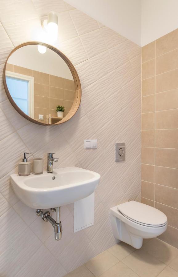 Cozy Modern Studio - Great For Short Trips Riga Ngoại thất bức ảnh