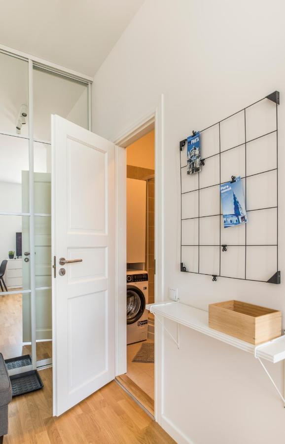 Cozy Modern Studio - Great For Short Trips Riga Ngoại thất bức ảnh